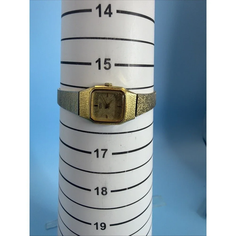 Vintage Seiko Women’s Watch Gold Tone Beautiful Condition New Battery